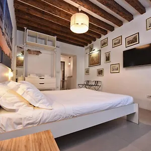 Lively Castello Comfort Room Private Bath & Privacy , Venedig Italien